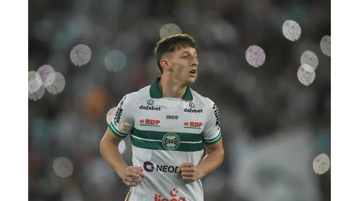 Foto: Thiago Ribeiro/AGIF - Coritiba pretende manter Galarza para 2023
