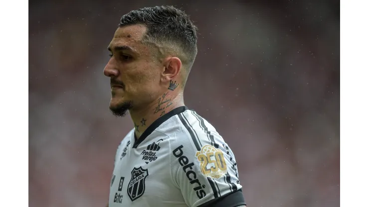 RJ - Rio de Janeiro - 04/09/2022 - BRASILEIRO A 2022, FLAMENGO X CEARA - Vina jogador do Ceara durante partida contra o Flamengo no estadio Maracana pelo campeonato Brasileiro A 2022. Foto: Thiago Ribeiro/AGIF
