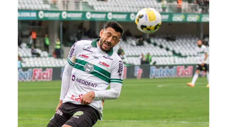 Foto: (Robson Mafra/AGIF) - Robinho foi quem mais vezes visitou o departamento médico do Coritiba na temporada
