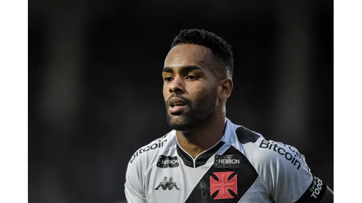 Foto: (Thiago Ribeiro/AGIF) - Alex Teixeira pode trocar o Vasco por um rival na Série A
