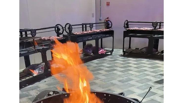 Foto: (Reprodução/Instagram Nicolás Tagliafico) - A Argentina realizou um churrasco no Catar nesta quinta (17) durante a preparação para a Copa do Mundo
