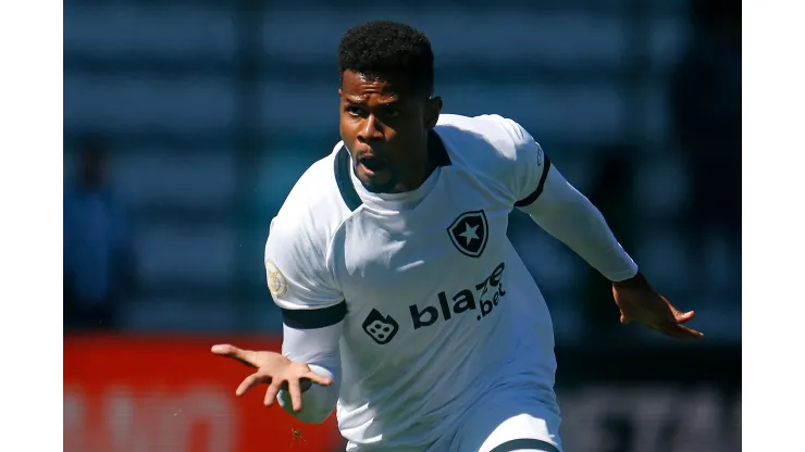 Foto: (Vítor Silva/Botafogo) - Junior Santos deseja permanecer no Botafogo em 2023
