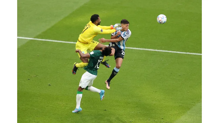 Foto: (Julian Finney/Getty Images) - Yasser Al-Shahrani, da Arábia Saudita, está fora da Copa do Mundo devido à fratura de sua mandíbula
