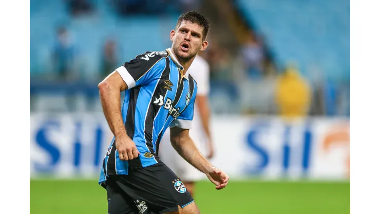 PORTO ALEGRE, BRAZIL - MAY 5: Walter Kannemann of Gremio celebrates their forth goal during the match between Gremio and Fluminense, as part of  Brasileirao Series A 2019, at Arena do Gremio on May 5, 2019, in Porto Alegre, Brazil. (Photo by Lucas Uebel/Getty Images)
