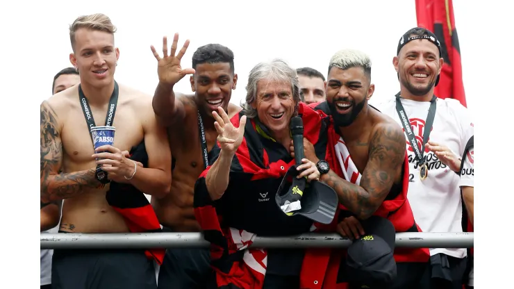 Foto: (Wagner Meier/Getty Images) - Jorge Jesus lembrou do aniversário de três anos da conquista da Libertadores com o Flamengo
