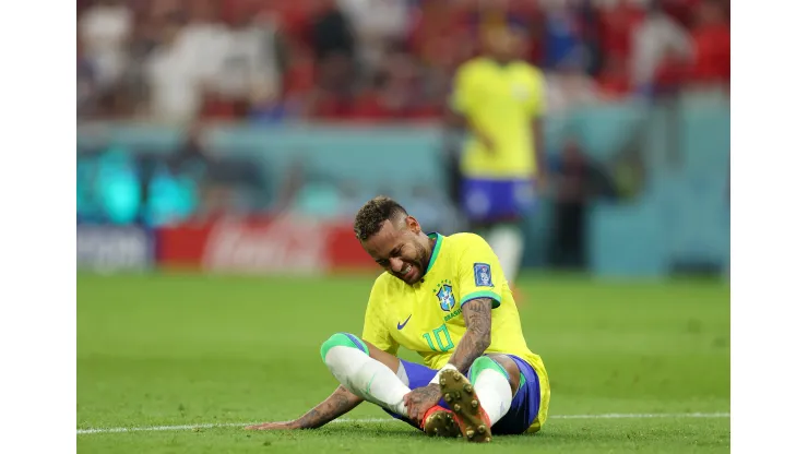 Foto: (Lars Baron/Getty Images) -Neymar virou motivo de preocupação na Seleção Brasileira após a estreia na Copa do Mundo
