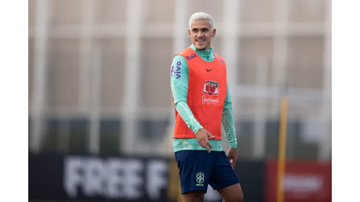 Foto: (Lucas Figueiredo/CBF) - Pedro, do Flamengo, ficou toda a estreia da Seleção Brasileira na Copa do Mundo no banco de reservas
