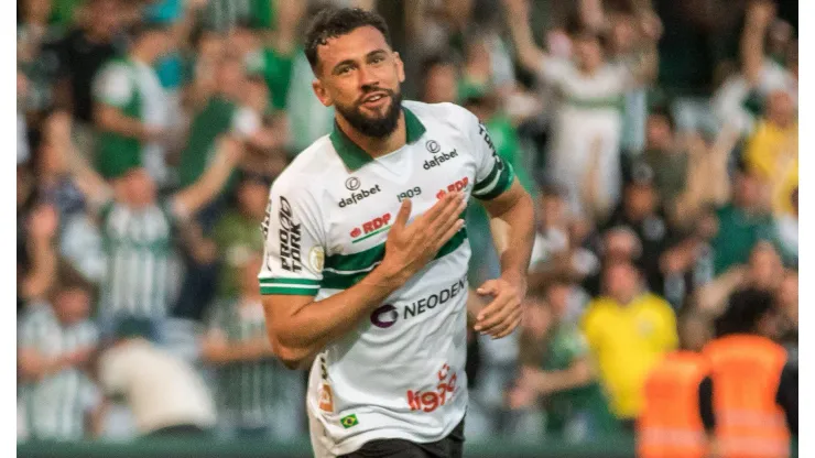 Foto: (Robson Mafra/AGIF) - Luciano Castán está de saída do Coritiba, que busca um substituto no mercado
