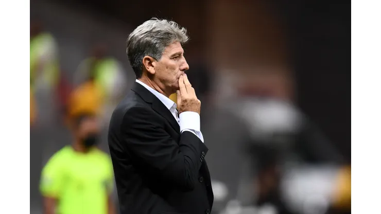 BRASILIA, BRAZIL - AUGUST 18: Renato Gaúcho head coach of Flamengo looks on during a quarter final second leg match between Flamengo and Olimpia as part of Copa CONMEBOL Libertadores 2021 at Mane Garrincha Stadium on August 18, 2021 in Brasilia, Brazil. (Photo by Evaristo Sa-Pool/Getty Images)
