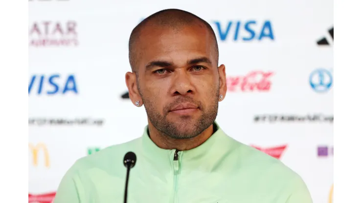 Foto: (Mohamed Farag/Getty Images) - Daniel Alves foi exaltado por um ex-companheiro de Seleção Brasileira
