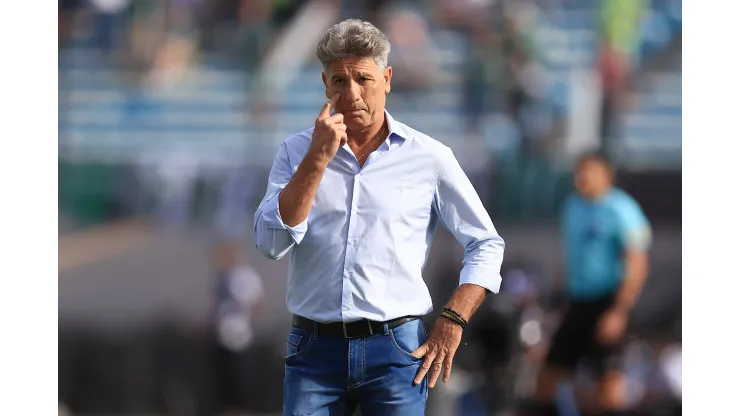 MONTEVIDEO, URUGUAY - NOVEMBER 27: Renato Gaucho coach of Flamengo looks on during the final match of Copa CONMEBOL Libertadores 2021 between Palmeiras and Flamengo at Centenario Stadium on November 27, 2021 in Montevideo, Uruguay. (Photo by Buda Mendes/Getty Images)
