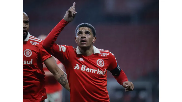 Foto: (Maxi Franzoi/AGIF) - Taison, do Internacional, foi convidado por Titi para atuar no Fortaleza
