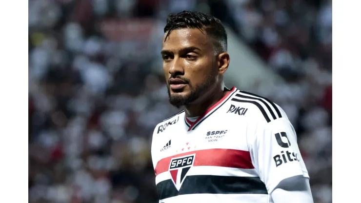 Foto: Marcello Zambrana/AGIF - Reinaldo deixou o São Paulo e acertou com o Grêmio
