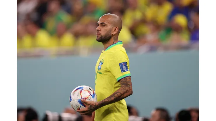 Foto: (Michael Steele/Getty Images) - Daniel Alves se pronunciou após a eliminação na Seleção Brasileira na Copa do Mundo
