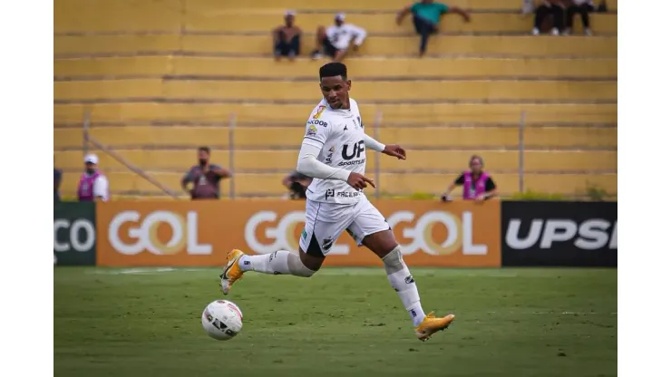 Rennê Carvalho/ABC- Felipinho, lateral-esquerdo
