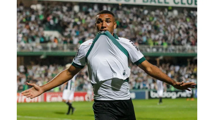 Foto: (Gabriel Machado/AGIF) - Igor Jesus interessa ao Coritiba para 2023
