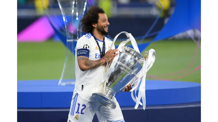 PARIS, FRANCE - MAY 28: Marcelo of Real Madrid celebrates with the UEFA Champions League Trophy after their sides victory in the UEFA Champions League final match between Liverpool FC and Real Madrid at Stade de France on May 28, 2022 in Paris, France. (Photo by Shaun Botterill/Getty Images)
