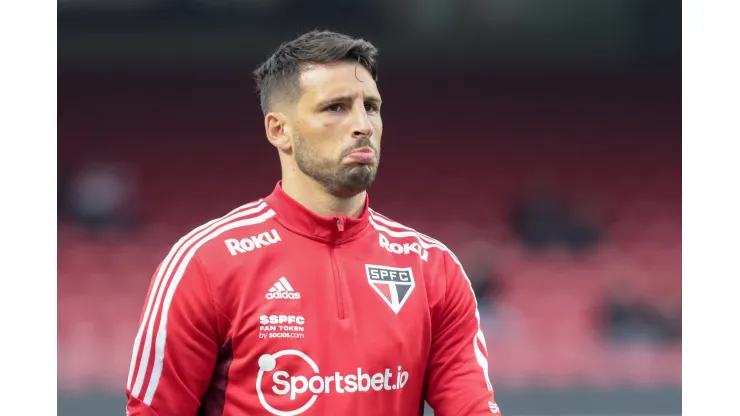 Foto: (Marcello Zambrana/AGIF) - Calleri, do São Paulo, ouviu um sonoro "Vai, Corinthians!"
