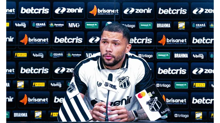 Foto: (Marcelo Vidal/Ceará SC) - Vitor Gabriel concedeu entrevista coletiva no Ceará nesta segunda (9)
