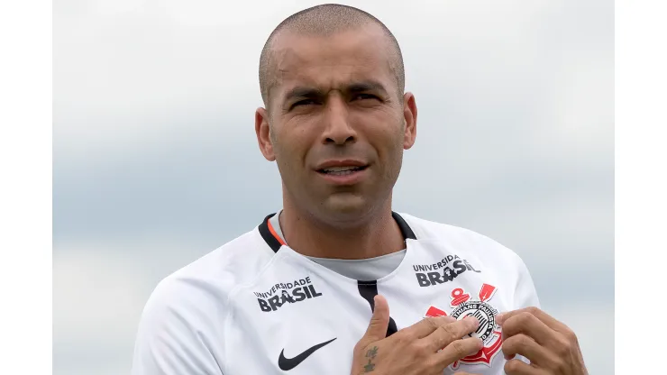 Foto: (Daniel Vorley/AGIF) - Emerson Sheik, ex-atacante do Corinthians, viralizou nas redes sociais devido a uma disputa de memes
