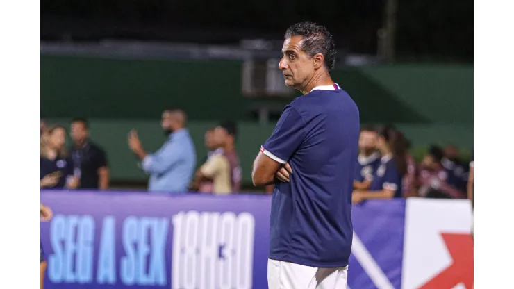 Foto: (Renan Oliveira/AGIF)  - Renato Paiva fez sua estreia no comando do Bahia nesta quarta (11)
