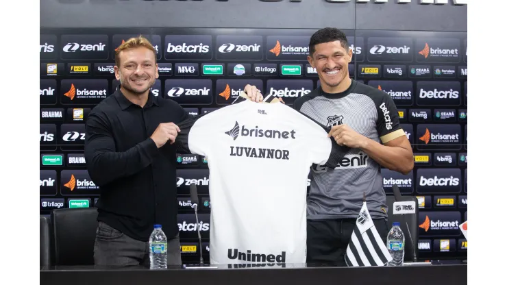 Foto: (Felipe Santos / Ceará SC) - Albeci Júnior, diretor de futebol do Ceará, revelou quais serão os próximos passos no mercado
