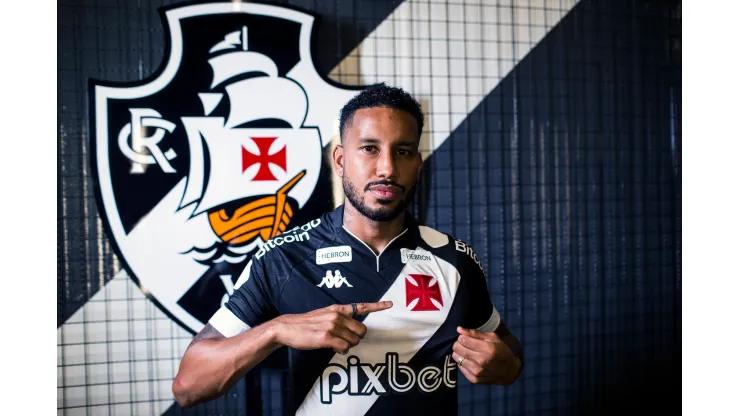 Foto: (Daniel Ramalho/Vasco Da Gama) - A Pixbet agora estampa o espaço reservado para o patrocinador master na camisa do Vasco
