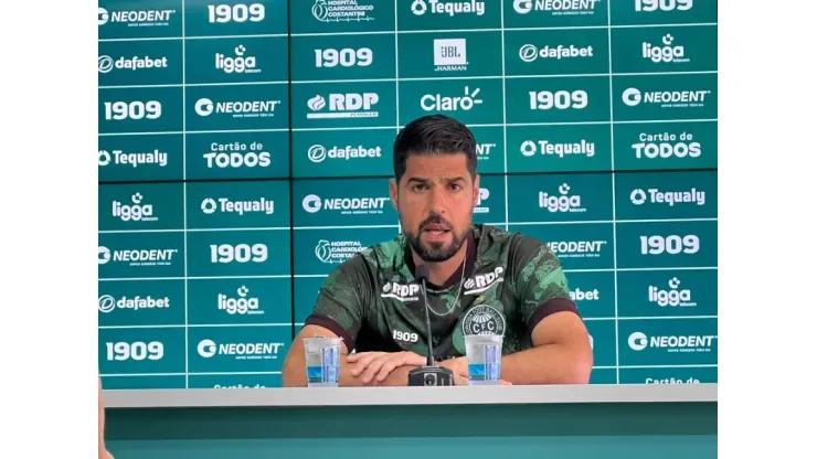 Thiago Ribeiro/RPC- António Oliveira, técnico do Coritiba
