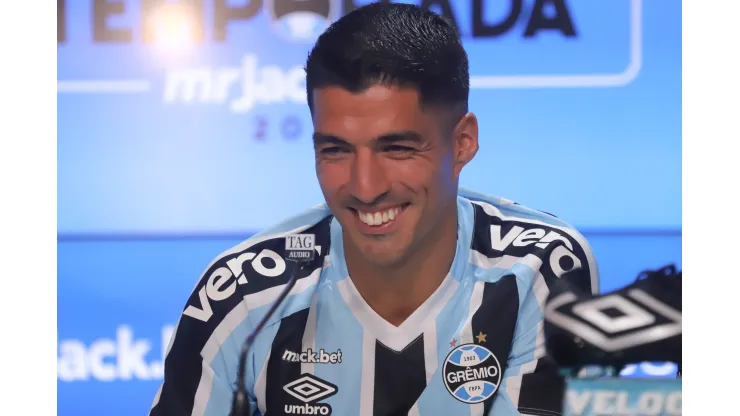 Foto: (Fernando Alves/AGIF) - Renato ainda não mostrou seu DVD para Suárez no Grêmio
