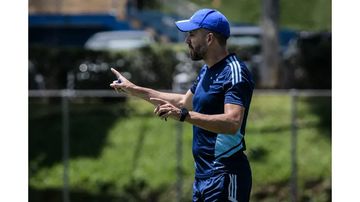 Foto: (Gustavo Aleixo/Cruzeiro) - Paulo Pezzolano acredita que o Cruzeiro está mais forte em 2023
