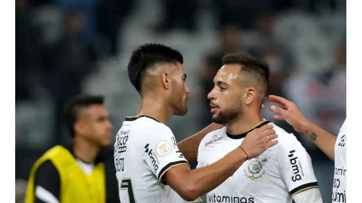 Foto: (Ricardo Moreira/Getty Images) - Fausto Vera e Maycon já se machucaram neste início de temporada no Corinthians
