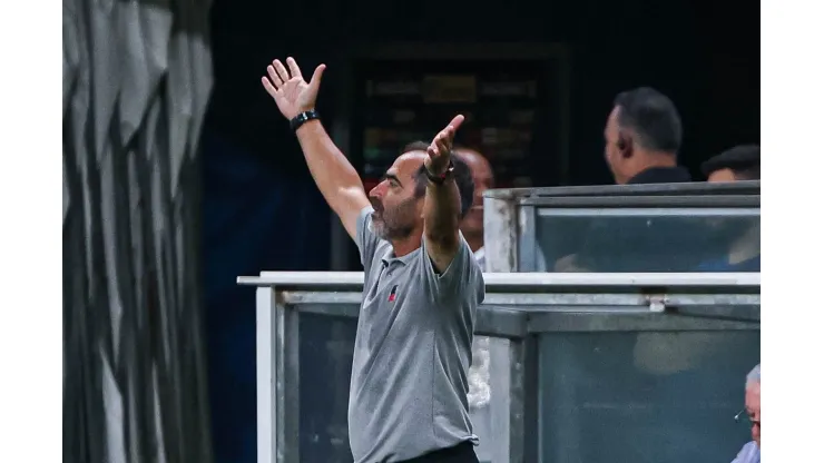 Foto: (Maxi Franzoi/AGIF) - Rogério Zimmermann, técnico do Brasil, respondeu às críticas de Renato após o jogo contra o Grêmio
