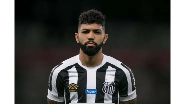 Foto: (Pedro Vale/AGIF) - Gabigol, ex-Santos, não conseguiu brilhar na Europa
