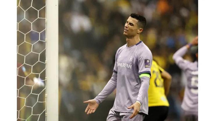 Foto: (Yasser Bakhsh/Getty Images) - Cristiano Ronaldo já 'sofreu' com um meia que está na mira do Vasco
