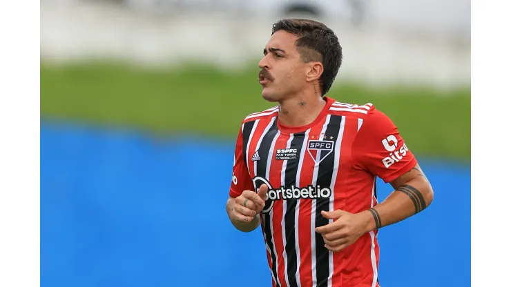 Foto: Marcello Zambrana/AGIF - São Paulo se posiciona sobre Gabriel Neves
