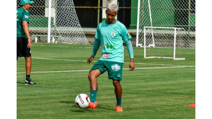 Foto: Marina Almeida / América - Lateral atrai o interesse de equipes europeias
