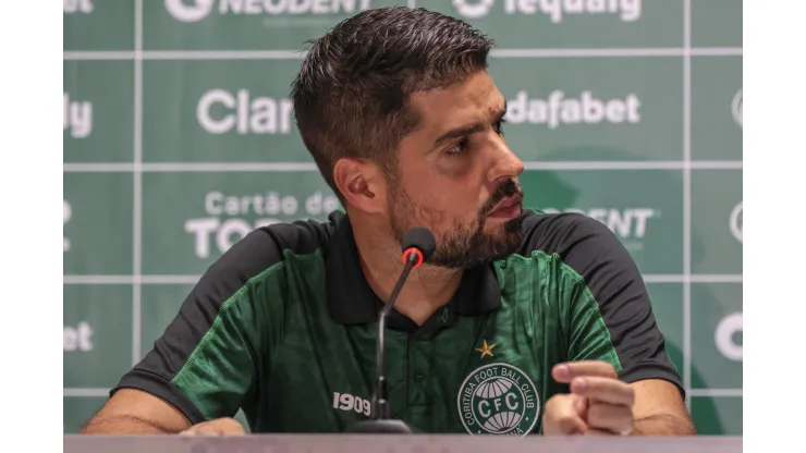 Robson Mafra/AGIF- António Oliveira. técnico do Coritiba
