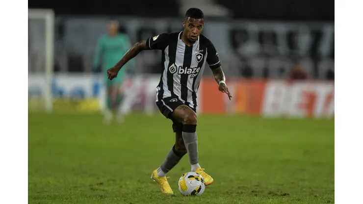 Thiago Ribeiro/AGIF- Tchê Tchê, volante do Botafogo
