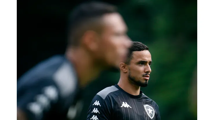 Foto: Vitor Silva/Botafogo - Rafael chamou a atenção até da torcida do Vasco após atitude extracampo.
