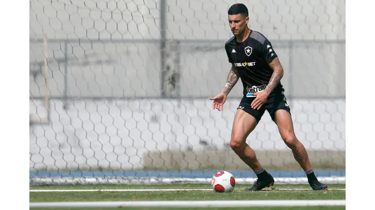 Foto: Vitor Silva/Botafogo. - Philipe Sampaio causou muita preocupação com desmaio no confronto contra o Vasco
