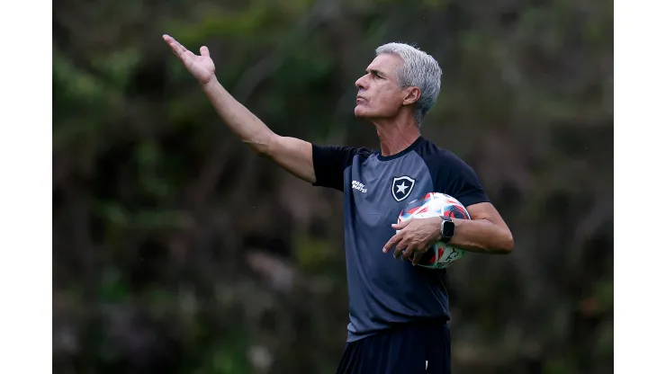 Foto: Vitor Silva/Botafogo - Luis Castro comenta derrota para o Flamengo
