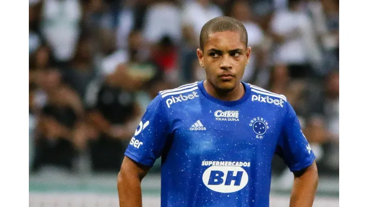 Foto: Fernando Moreno/AGIF - Vitor Roque, ex-atacante do Cruzeiro
