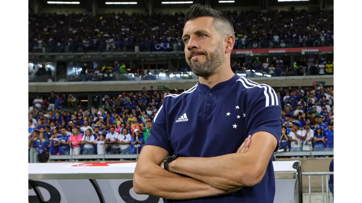 Foto: (Gilson Junio/AGIF) -Paulo Pezzolano, técnico do Cruzeiro
