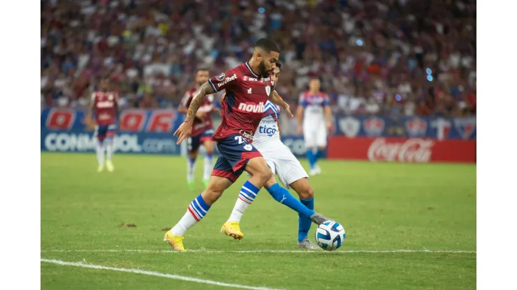 Lucas Emanuel/AGIF- Fortaleza e Cerro no duelo de ida realizado na Arena Castelão
