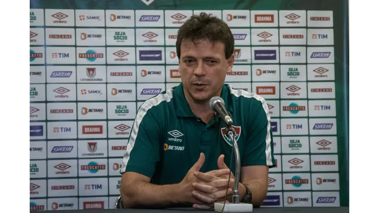  FOTO DE MARCELO GONÇALVES / FLUMINENSE FC - Fernando Diniz manda a real sobre situação de John Kennedy.
