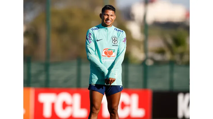 Foto: Rafael Ribeiro/CBF - Rony faz golaço em treino da Seleção Brasileira
