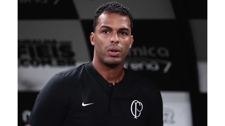 Foto: Ettore Chiereguini/AGIF - Fernando Lázaro observa de perto promessa do Corinthians.
