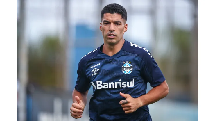 FOTO: LUCAS UEBEL/GREMIO FBPA - Luis Suarez saí em defesa de companheiro.
