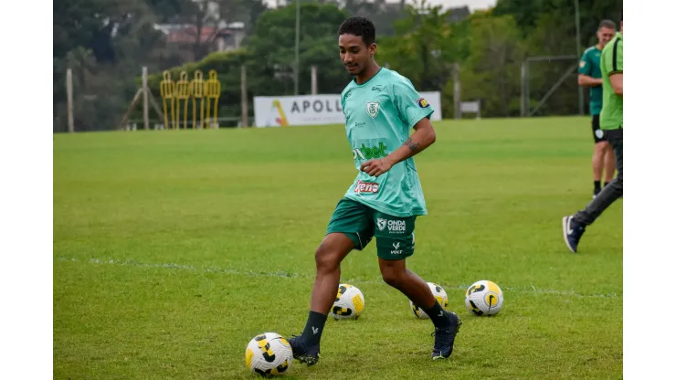 Foto: João Zebral / América - Arthur marca seu nome na história do Coelho.
