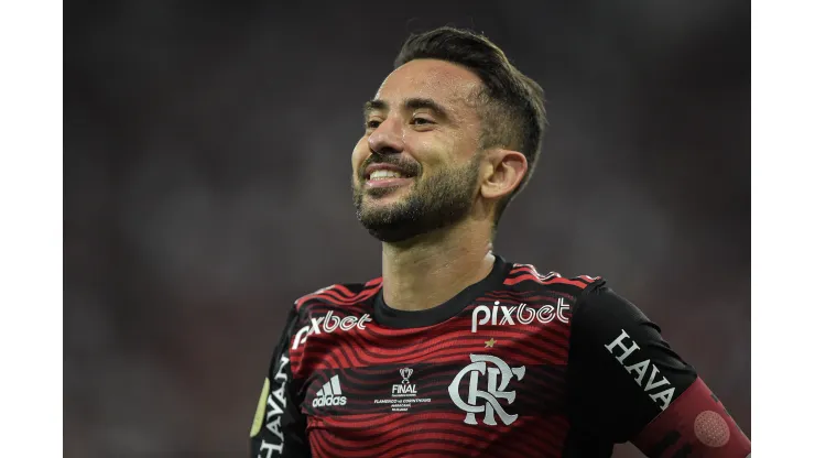 Foto: Thiago Ribeiro/AGIF - Filho de Everton Ribeiro chama atenção da torcida do Flamengo
